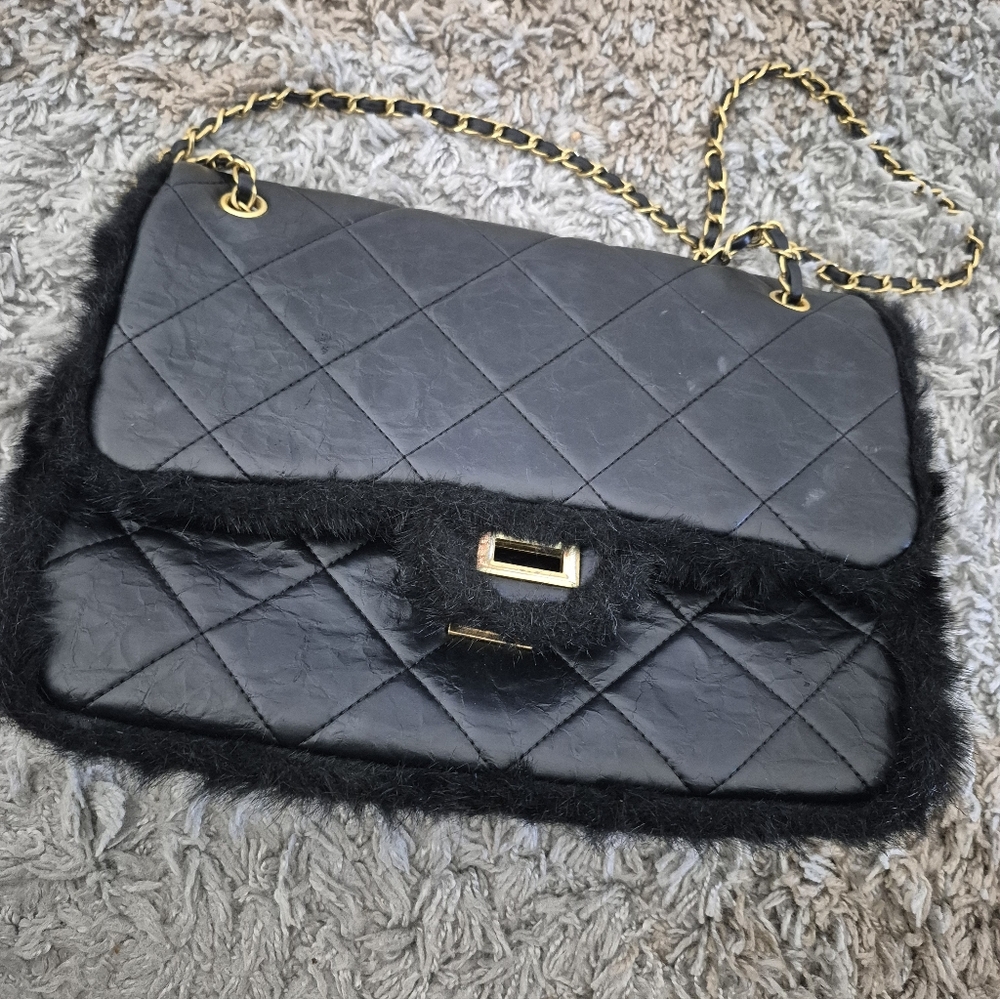 Designer Inspired Black Quilted Shoulder Bag With Fur Trim